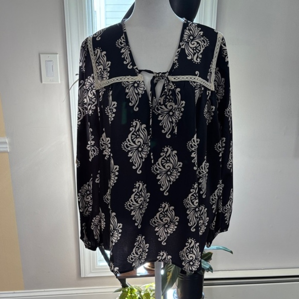 🦒 Black and cream Women's Top size XL